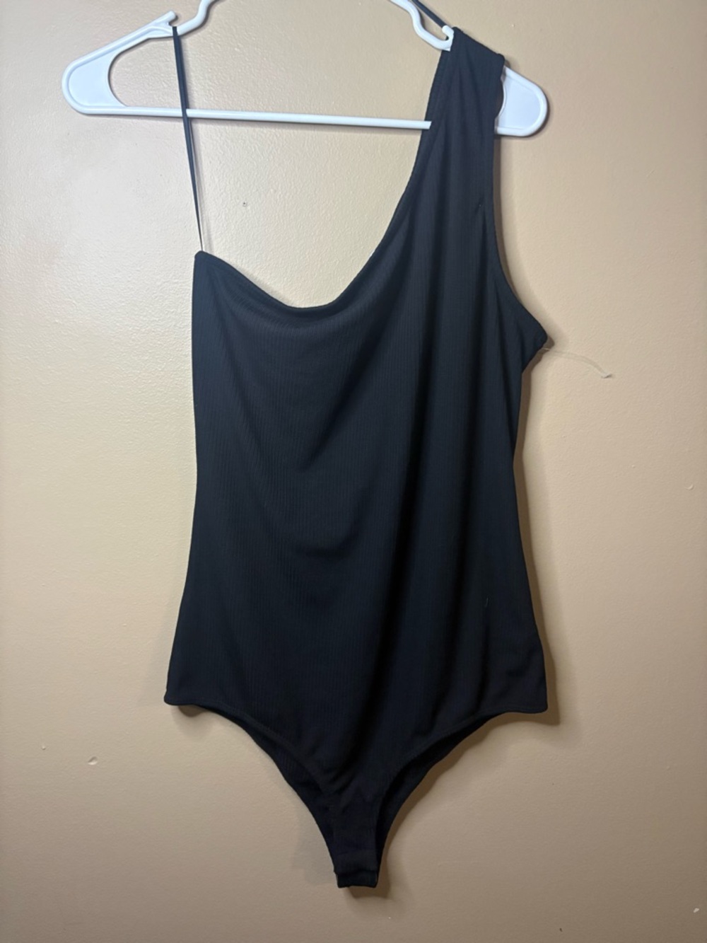 Gilli Black One-Shoulder Bodysuit